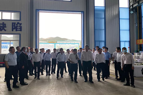 內(nèi)蒙古自治區(qū)黨委常委、通遼市委書記孟憲東攜考察團(tuán)到一諾環(huán)境考察指導(dǎo)